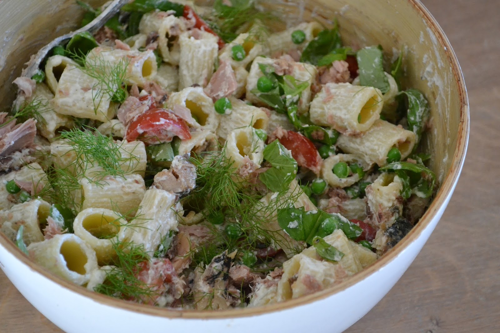 Eet lekker Pastasalade met tonijn, sardines en tomaat
