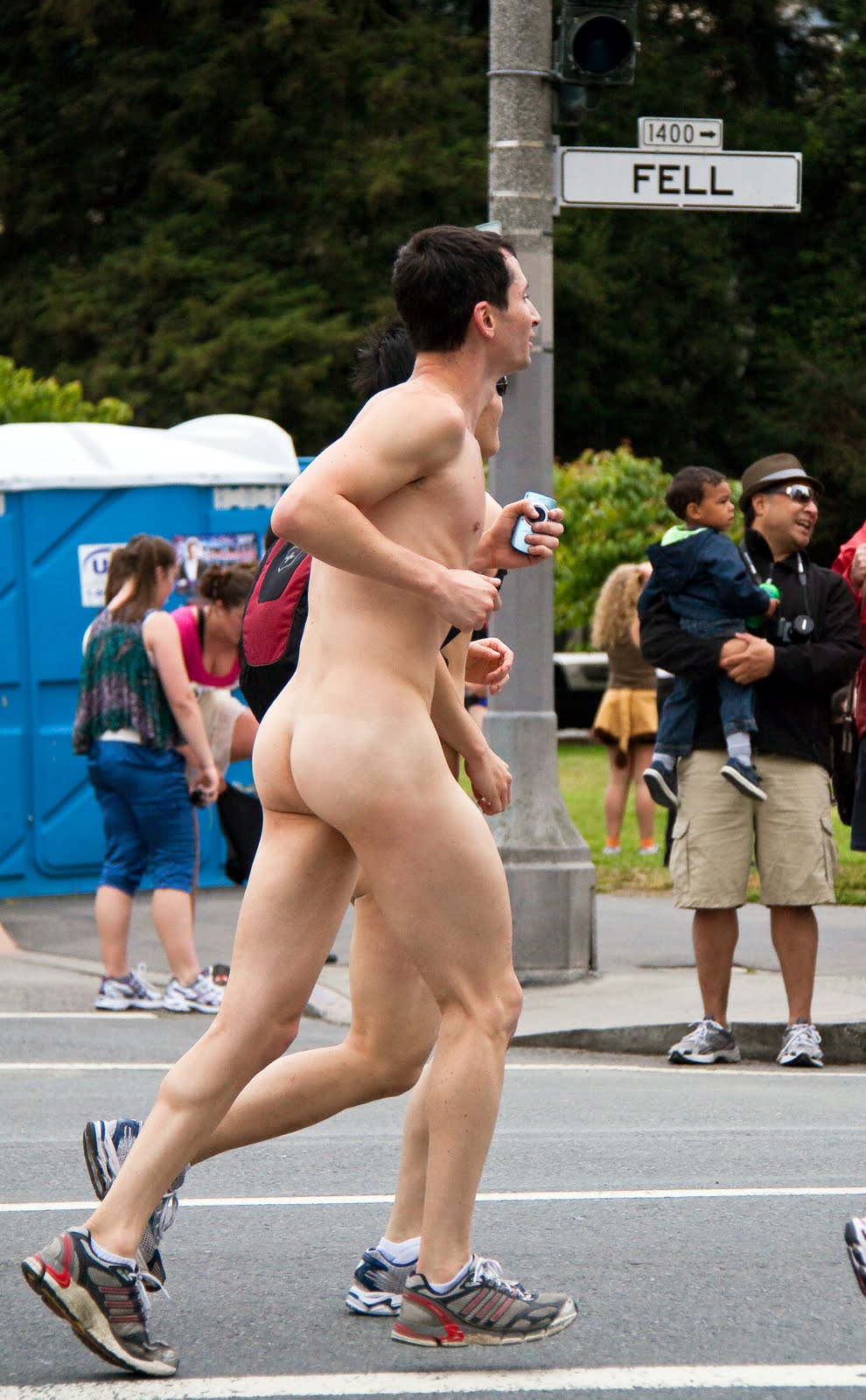 бег за голым мужиком фото 83