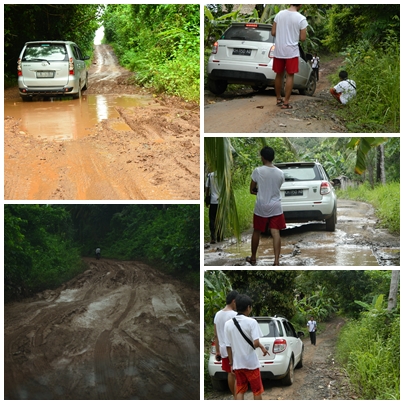 Salah satu akses jalan yang harus ditempuh menuju tempat wisata Teluk Tamiang. Jalan yang kondisinya seperti ini menjadi PR bagi pemerintah Kalimantan Selatan yang harus segera di perbaiki jika ingin meningkatkan potensi di sektor pariwisata.