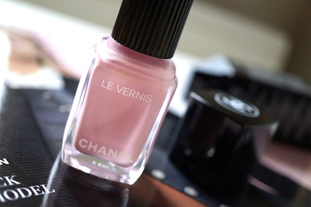 Chanel Le Vernis Longue Tenue '588 Nuvola Rosa'