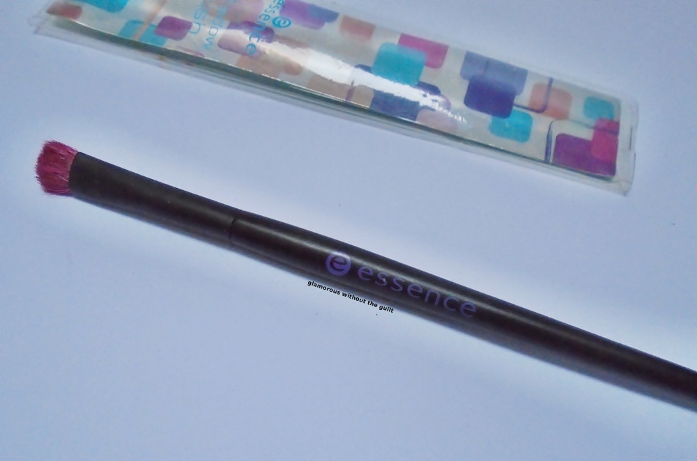 Essence Eyeshadow Brush (Quick Review)