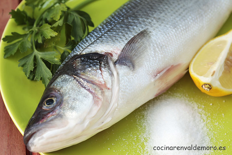 Ingredientes: lubina, sal y limón