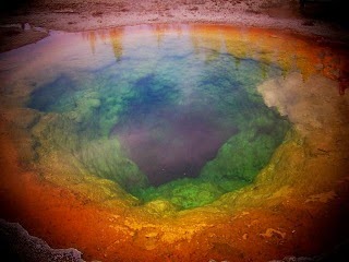 Pollution on Morning Glory Pool. Pollution on Morning Glory Pool.