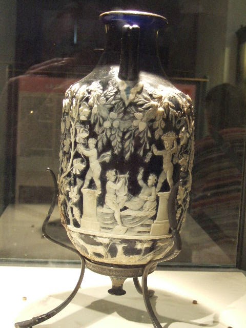 το αγγείο του τρυγητού, που βρίσκεται στο Μουσείο της Νάπολης