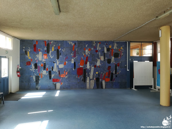 Senlis - Mur céramique, école élémentaire Séraphine Louis  Réalisation: André Borderie  Commande 1%, 1962