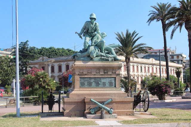 um dia em Messina - War Memorial