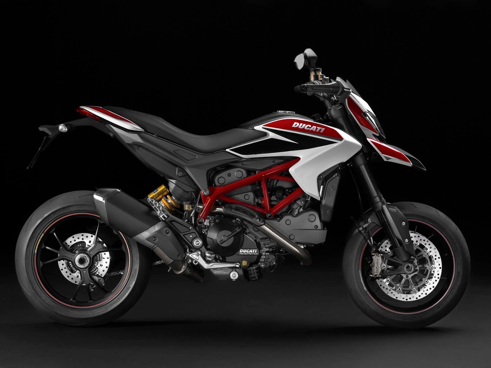 Fast Bikes Ducati 821 Hypermotard Review,Price And