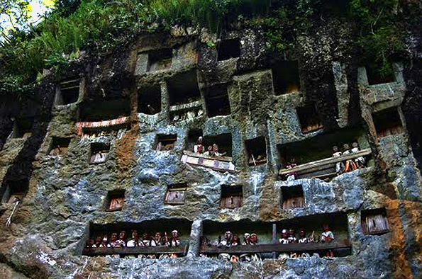 Liang Kuburan Batu Suku Toraja Liang Kuburan Batu Suku Toraja