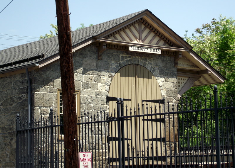 vintagesusie & wings Ellicott City, Maryland...So Charming!