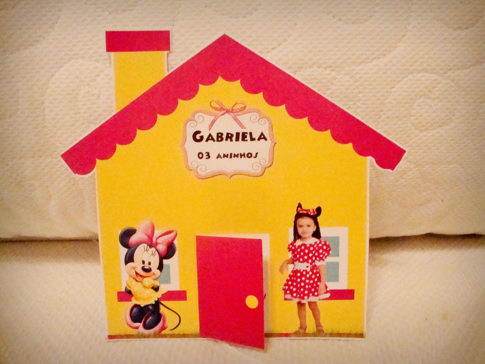 Alecrim Ateliê de Festas: Minnie rosa e amarela para a Gabriela