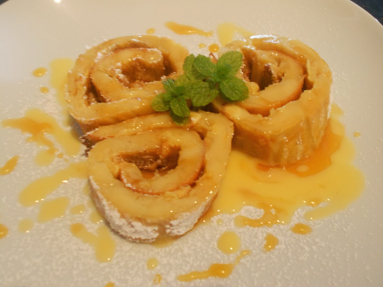 Apfelpfannkuchen vom Blech mit Eierlikör &amp; sahniger Karamellsauce ...