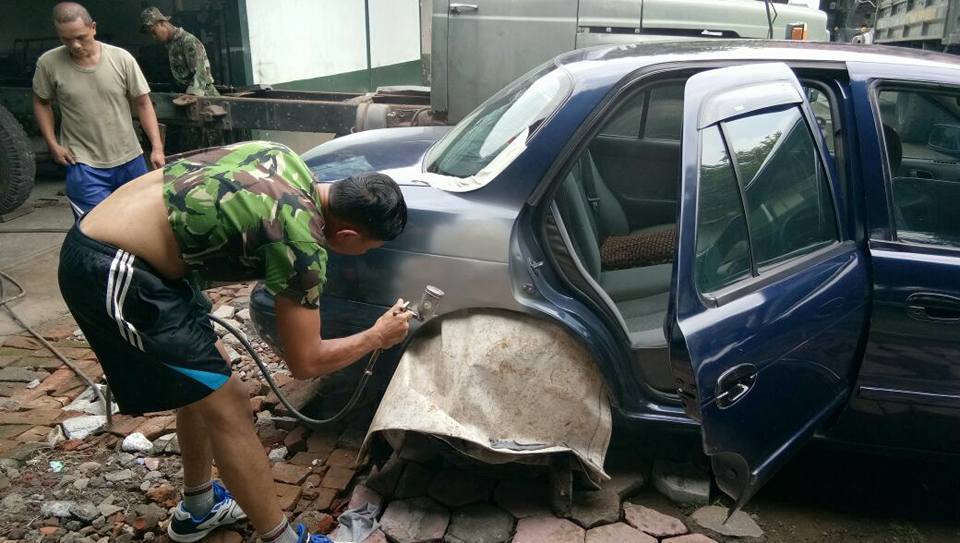 Tak Disangka, Mobilnya Ditabrak Truk TNI Namun Korban ini Malah Bangga dan Statusnya Jadi Viral Tak Disangka, Mobilnya Ditabrak Truk TNI Namun Korban ini Malah Bangga dan Statusnya Jadi Viral