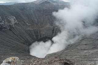 kawah bromo spot foto cantik di gunung bromo