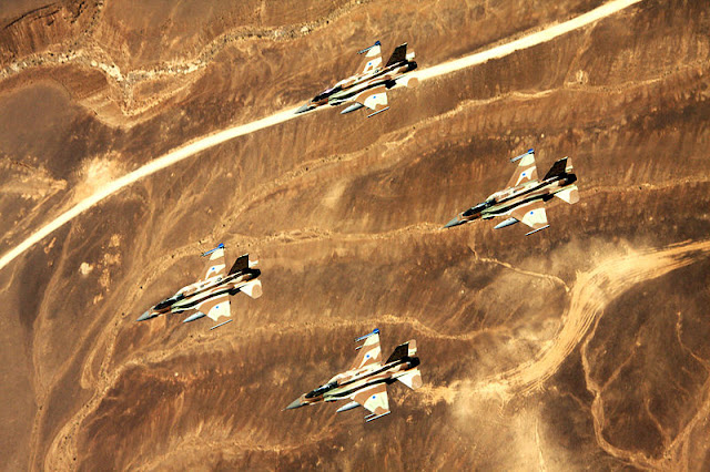 Gambar 4 Pesawat Tempur F-16 Fighting Falcon