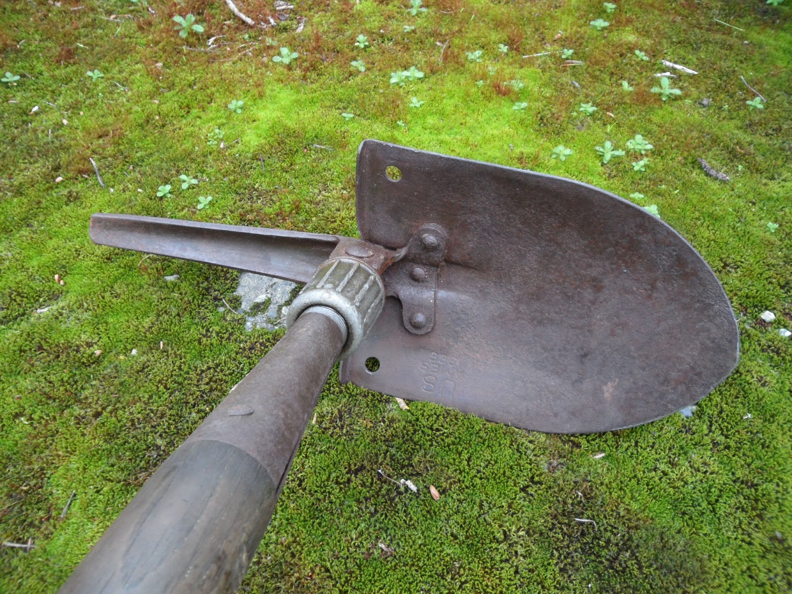 Four Bees Model 1951 US Folding Shovel Entrenching Tool, Ames 1966