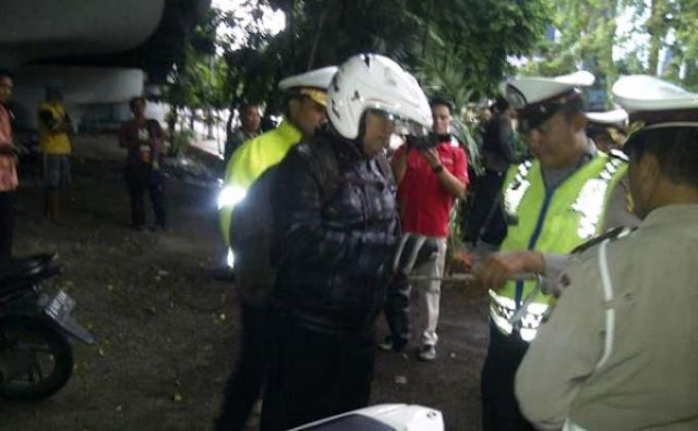 Minta Uang Damai Pada Pengendara, Oknum Polisi Ini Tak Tahu Jika Ternyata yang Ditilang Adalah Sang Kapolda.