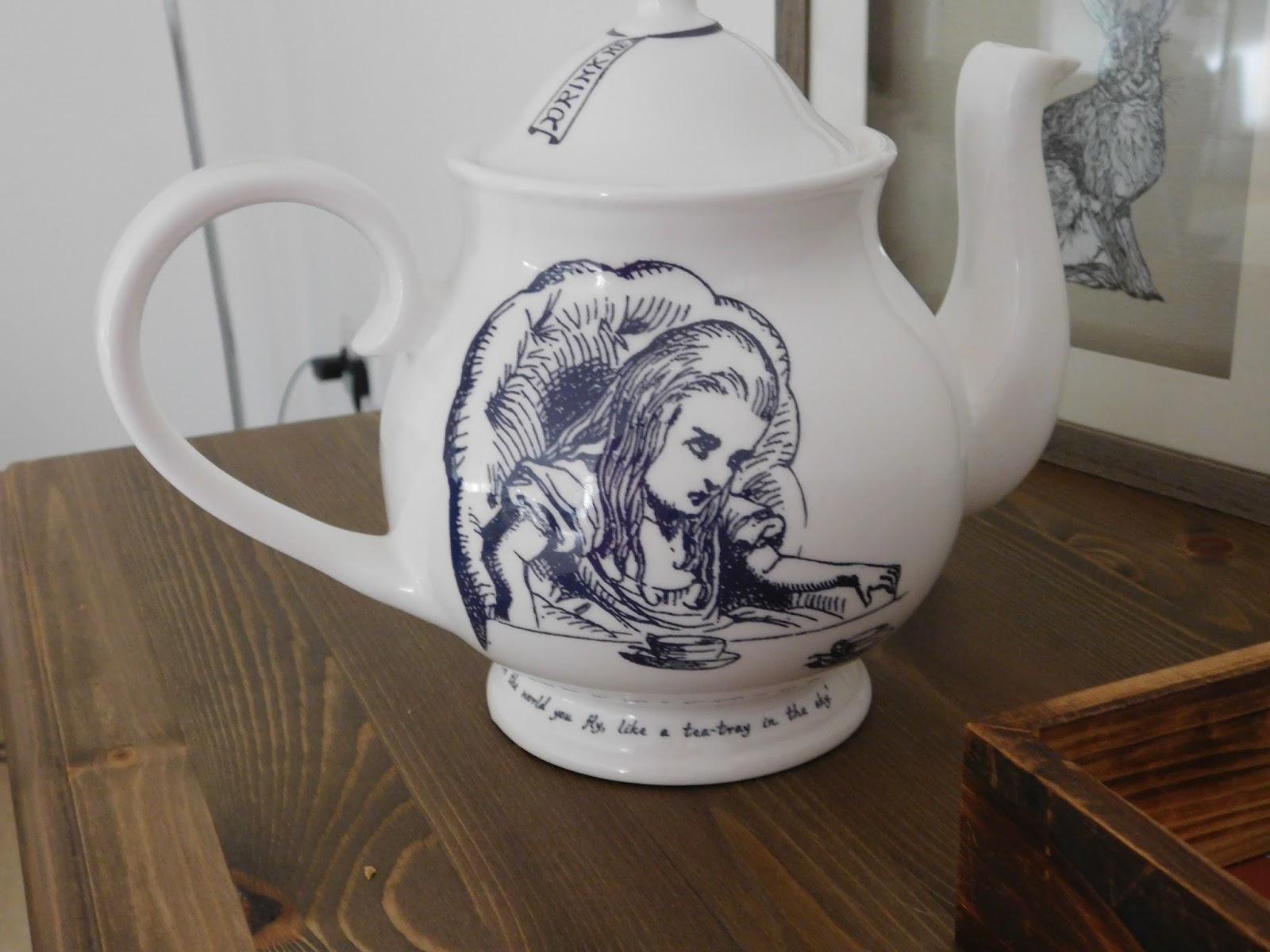 alice in the wonderland tea set