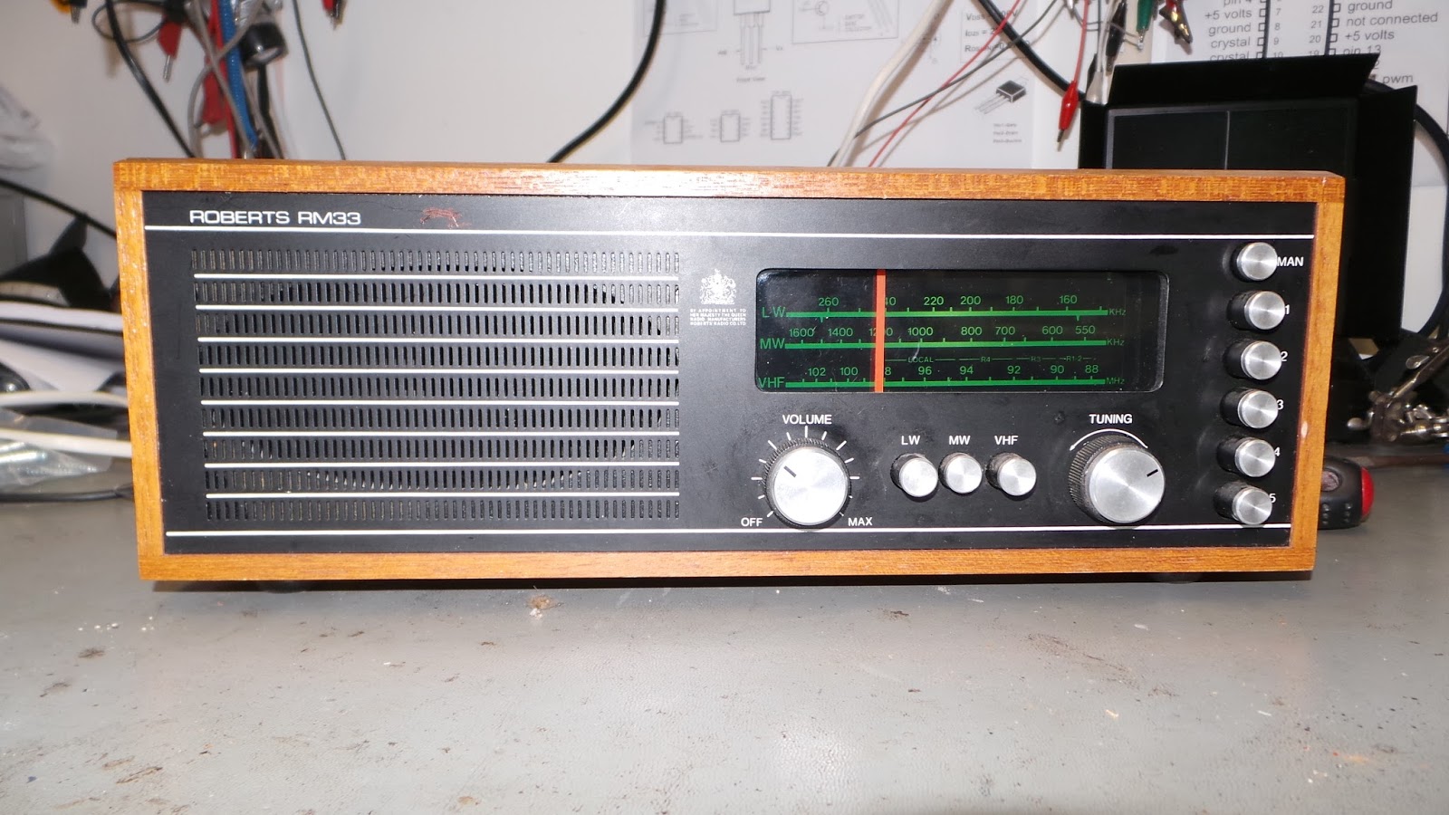 Doz' Blog Roberts RM33 Desktop Radio repair. Freezer spray on the cheap.