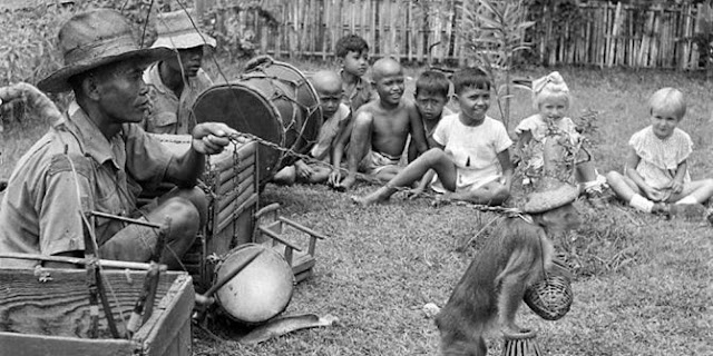  Asal usul dan sejarah topeng monyet