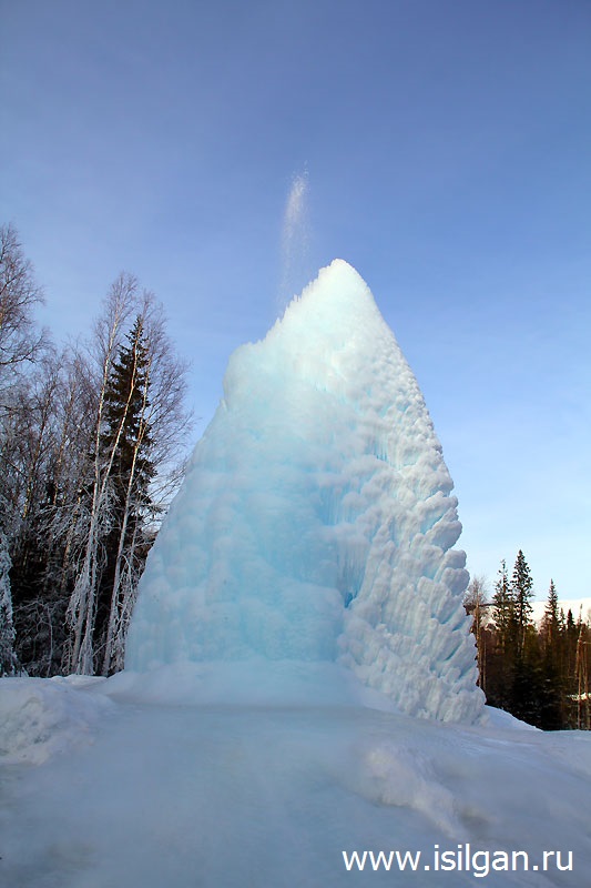 Ледяной фонтан Зюраткуля 2016