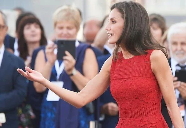 Carolina Herrera lace dress from fall 2016 collection. Queen Letizia wore a red lace midi dress by Carolina Herrera.