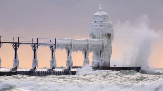 El faro congelado del lago Michigan