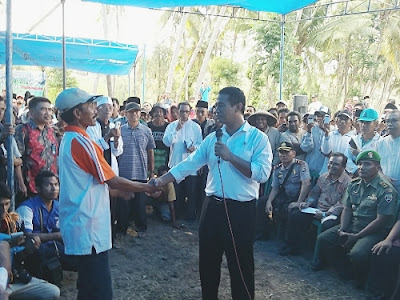 Menteri Pertanian RI, Ambran Sulaeman berdialog dengan Kelompok Tani