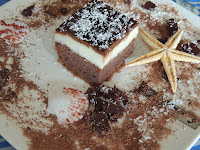 Jednostavan kolac sa krom, filom i cokoladnim prelivom