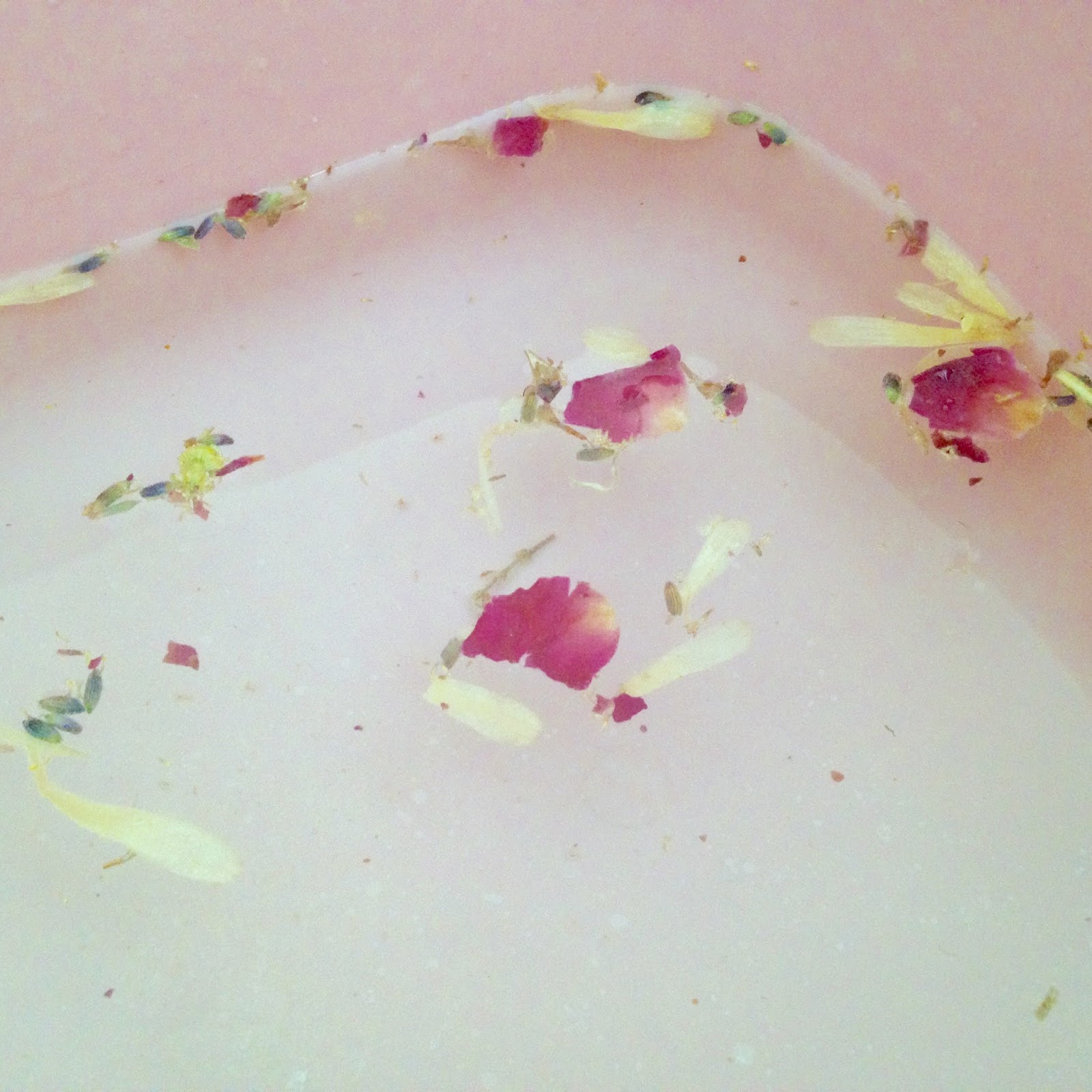 Rawdorable Flowers in my bath from Amaki