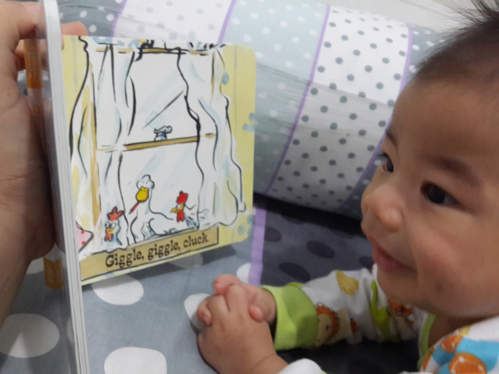 A life to remember Rekomendasi Buku Bayi usia 0 12 bulan ala Nara Usia 3 bulan Nara suka sekali kalau diajak "membaca"