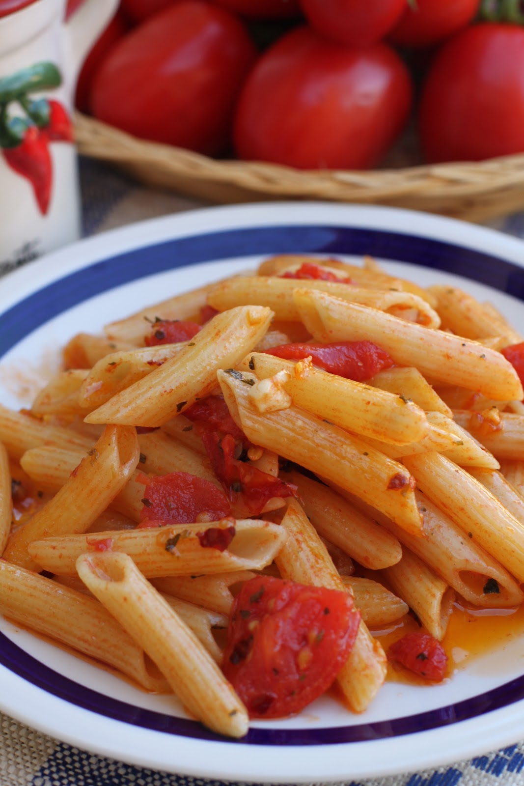 Buona Domenica: Penne con pomodori fresco- Pasta with fresh tomatoes