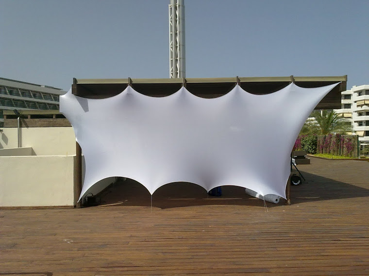 de triángulos y otras en lona elástica impermeable