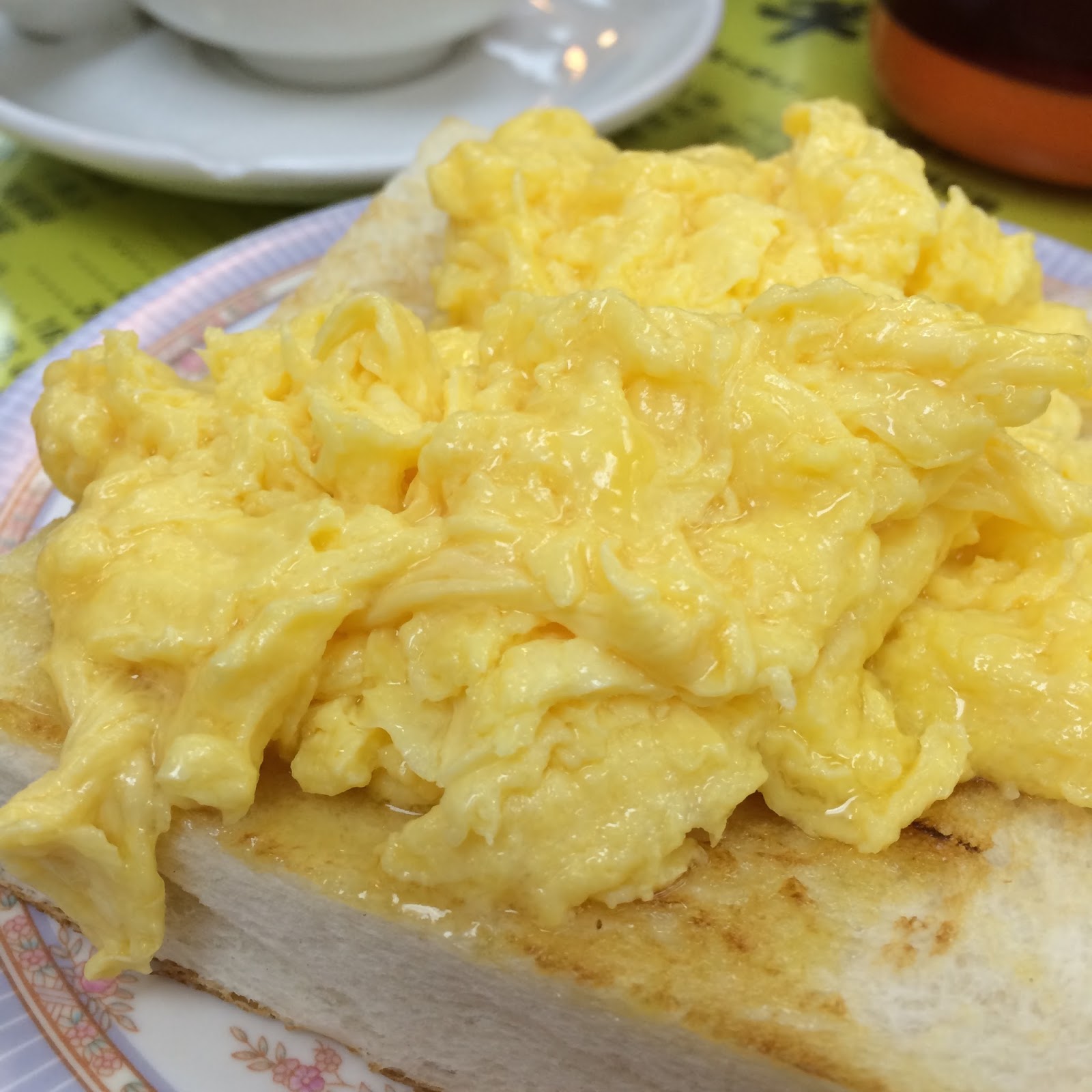 Fluffy scrambled eggs