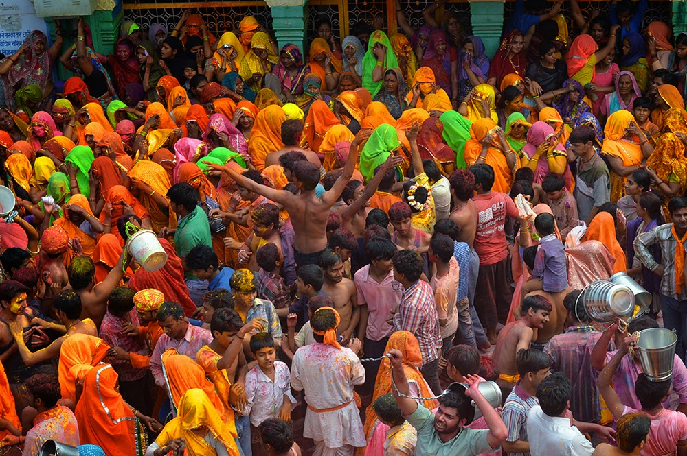 Dauji Temple Mathura Holi Huranga 2015 women men playing 