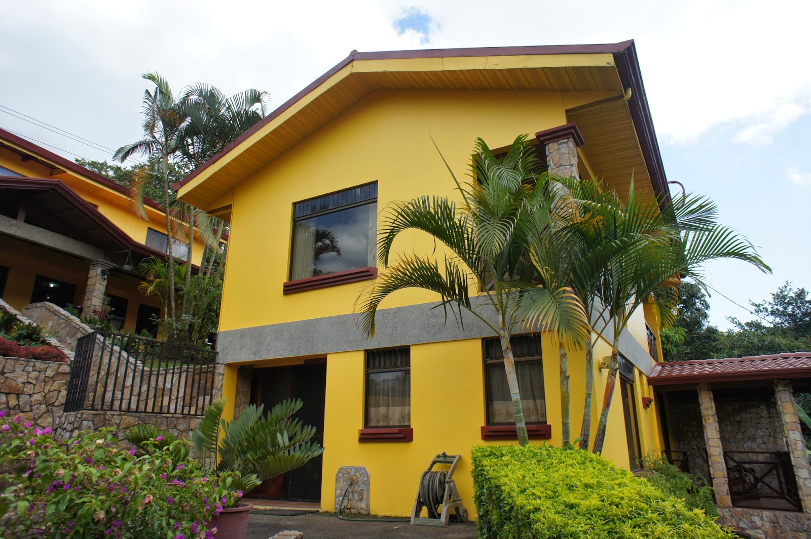 The Aspiring Expats La Terraza B&B Grecia Costa Rica Black in