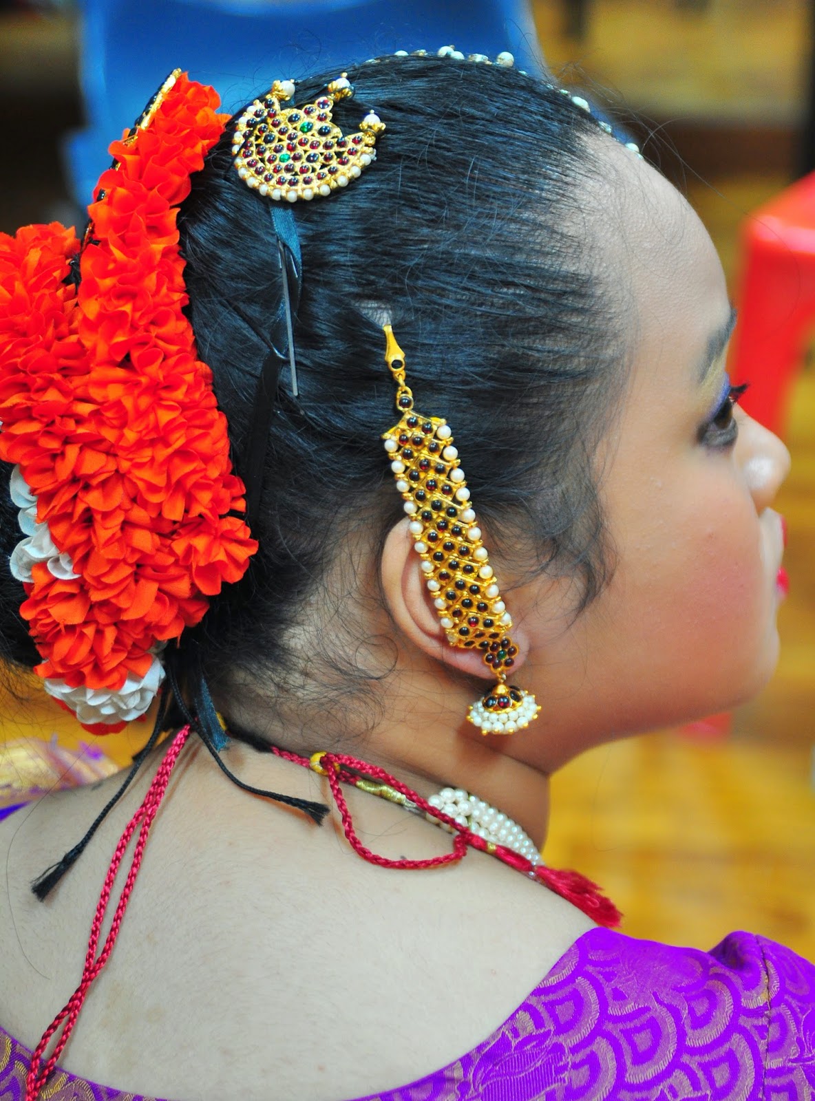 pushpaarpanam-dance-group-different-hair-styles-and-makeup-for-bharatanatyam