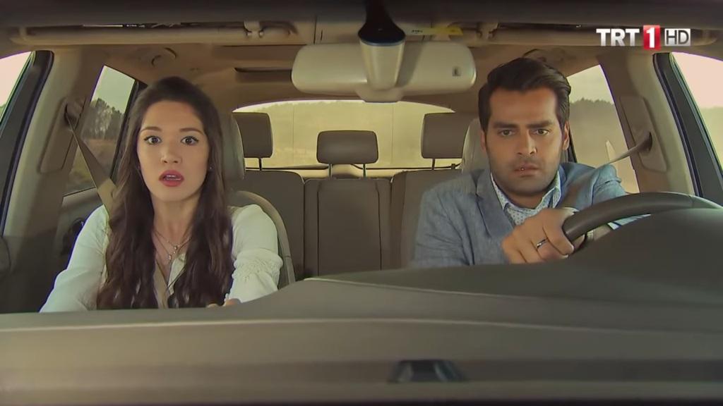 Więzień miłości odcinek 227: Omer wyznaje Zehrze miłość! Ich samochód zawisa nad przepaścią! [Streszczenie + Zdjęcia]