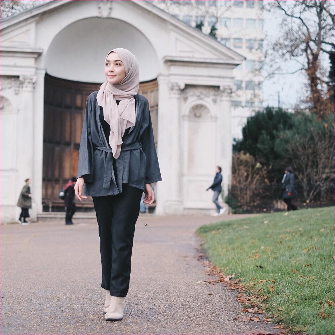 Outfit Baju Hijab Casual Untuk Ke Kantor Ala Selebgam 2021