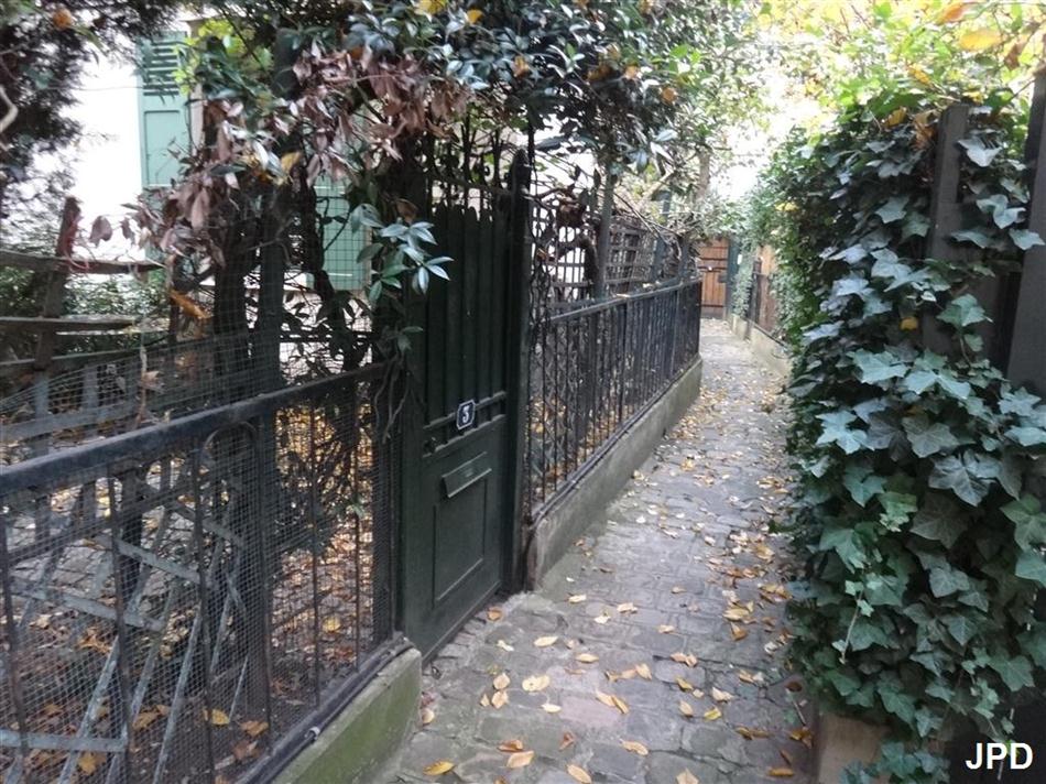 Parisbiseart L'allée du 29 rue Boulard