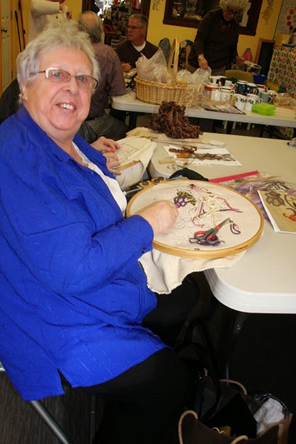 Xmas Themed Rug Hooking Classes Rug Hooking - Beaconsfield Hooking Crafters Guild