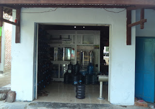 http://mengerjakantugas.blogspot.co.id/2013/06/artikel-tentang-air-minum-dan-mesin-isi.html