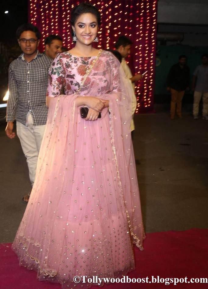 Keerthy Suresh At Zee Telugu Apsara Awards 2017 In Pink Dress