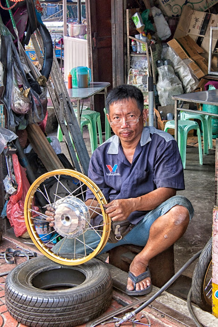 The Motorcycle Mechanic, Chinatown, Bangkok
