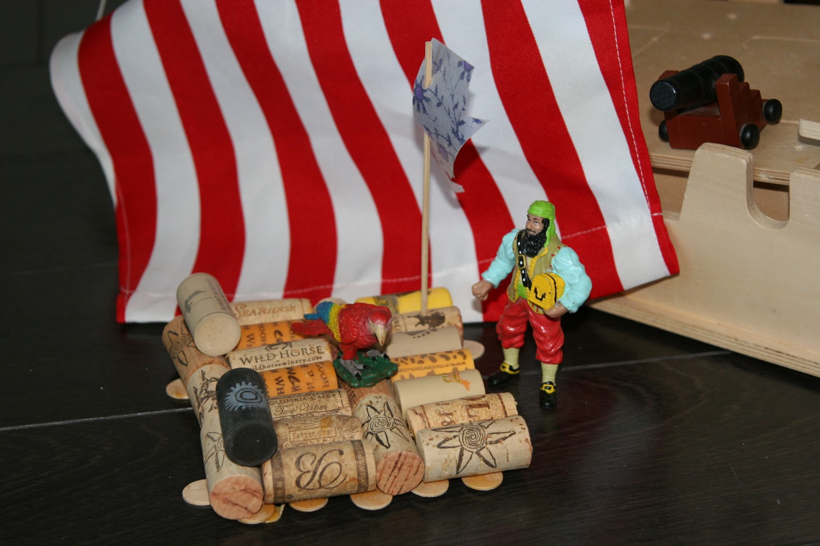 Kids Books and Crafts: Toy Cork Raft