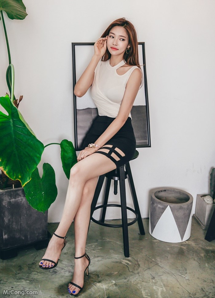 Beautiful Park Jung Yoon in fashion photoshoot in June 2017 (496 photos) photo 9-2