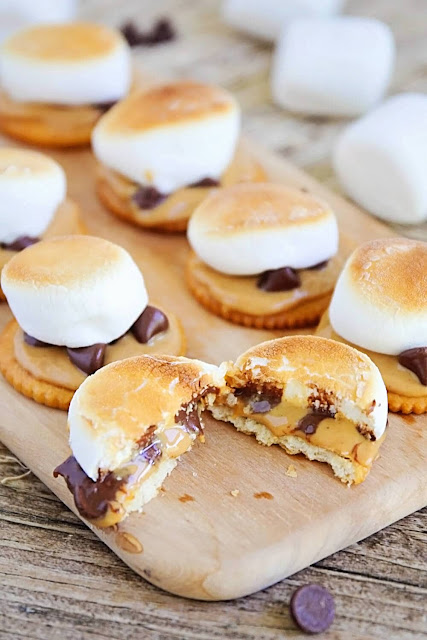 RITZ PEANUT BUTTER S'MORES RITZ PEANUT BUTTER S'MORES