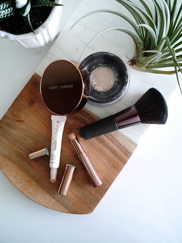 Nude By Nature Perfecting Concealer, Flawless Concealer, Translucent Loose Finishing Powder, mineral powder foundation brush