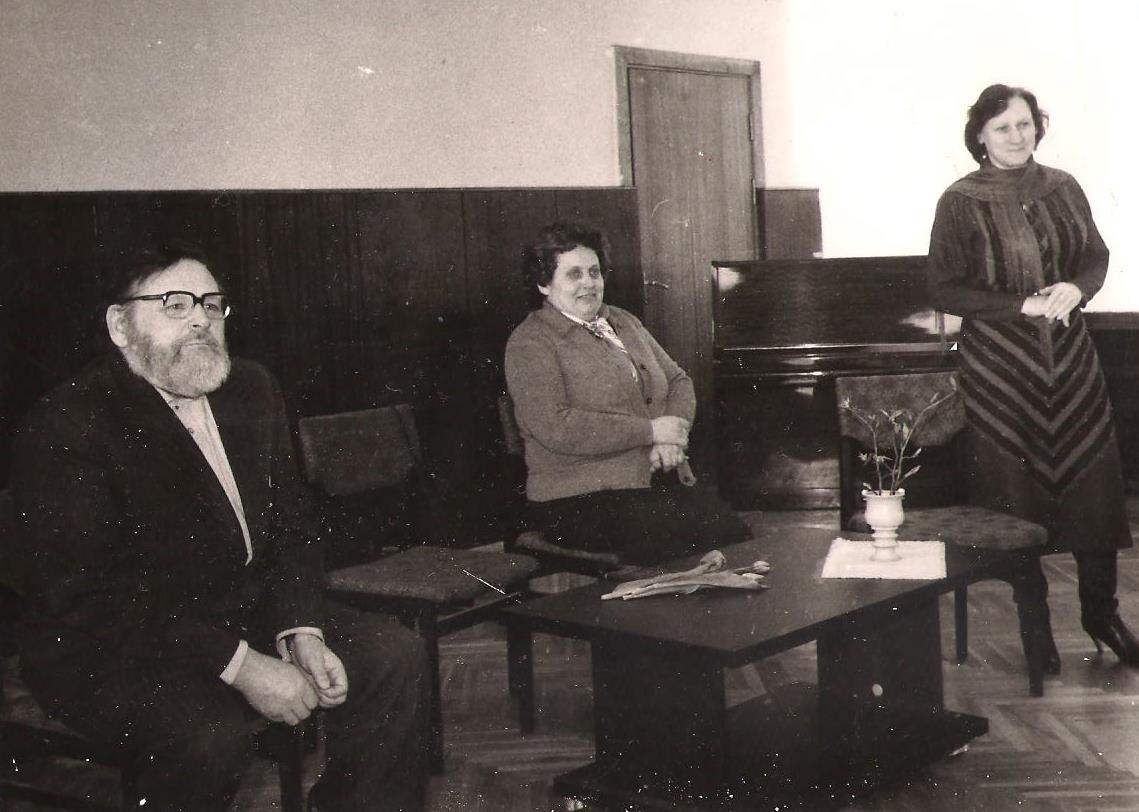 1987. g. 5. maijā Vallē notika tikšanās ar rakstniekiem Māru Svīri un Vladimiru Kaijaku