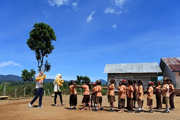 10 Cara Ampuh Menjadi Guru yang diidolakan Siswa 10 Cara Ampuh Menjadi Guru yang diidolakan Siswa