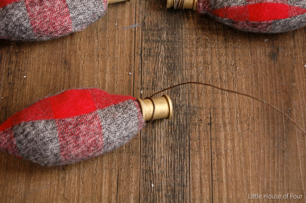 DIY Flannel Christmas Bulbs {Home For Christmas Blog Hop}  Littlehouseoffour.com